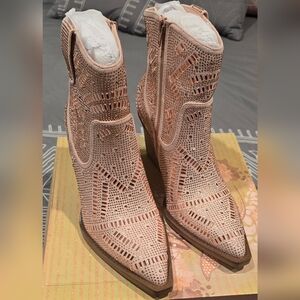 Very G Maze Rose Gold Rhinestone Boots Size 9.5